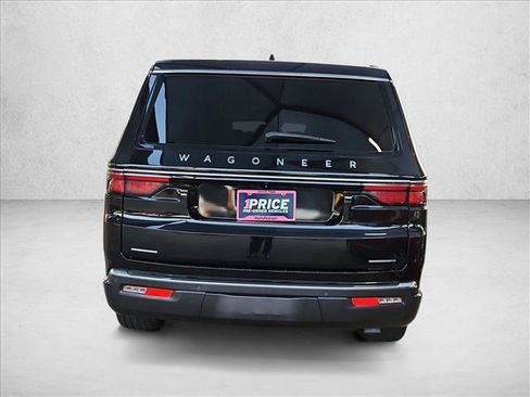 Used 2022 Jeep Wagoneer Series III AWD/4WD image 5