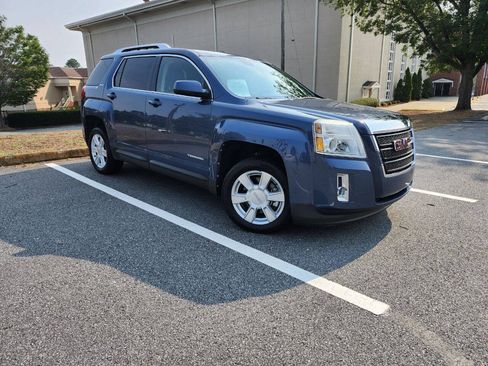 Used 2011 GMC Terrain SLE FWD image 1