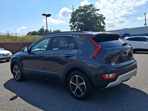 Used 2023 Kia Niro EX FWD image 4