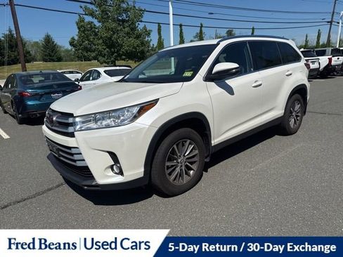 Used 2019 Toyota Highlander XLE AWD/4WD image 17
