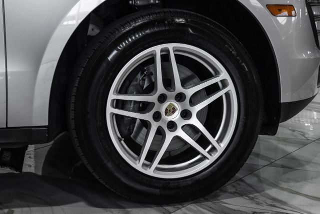 Used 2018 Porsche Macan Sport Edition AWD/4WD image 56