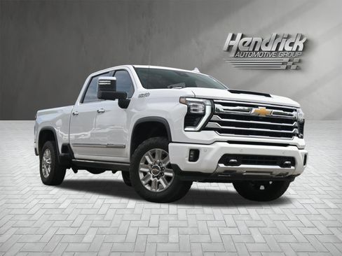 Used 2024 Chevrolet Silverado 2500 High Country w/ High Country Premium Package AWD/4WD image 2
