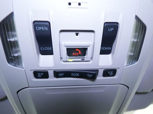 Used 2021 Toyota Highlander Limited image 46