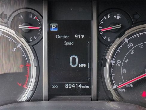 Used 2021 Toyota 4Runner Venture w/ Moonroof Package AWD/4WD image 34