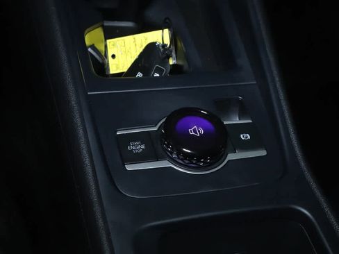 Certified 2025 Volkswagen Tiguan SE image 26