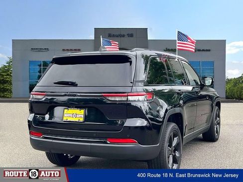 Used 2023 Jeep Grand Cherokee Altitude AWD/4WD image 6