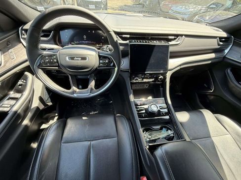 Used 2023 Jeep Grand Cherokee Overland w/ Luxury Tech Group IV AWD/4WD image 15