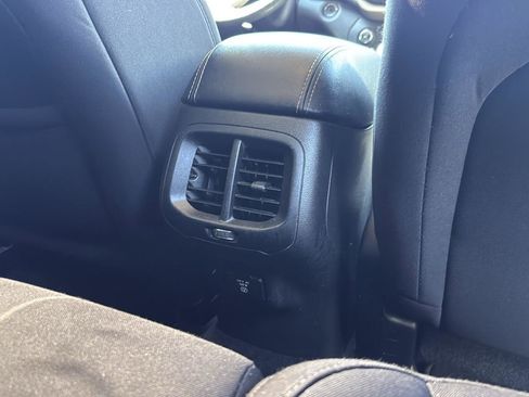 Used 2018 Jeep Cherokee Latitude FWD image 5