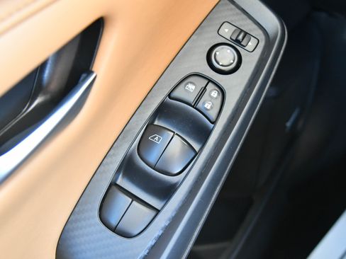 Used 2025 Nissan Sentra SV w/ SV Premium Package FWD image 35