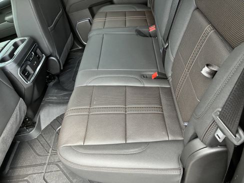 Used 2025 Chevrolet Silverado 1500 High Country AWD/4WD image 16