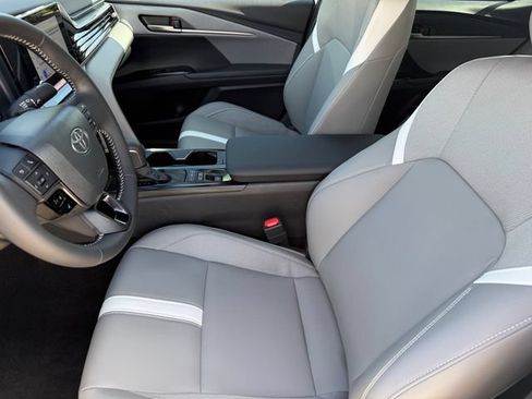 Used 2026 Toyota Camry SE w/ Convenience Package FWD image 12