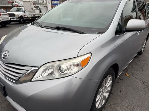 Used 2015 Toyota Sienna LE image 9