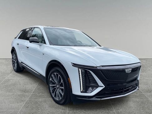 New 2026 Cadillac Lyriq Sport image 7