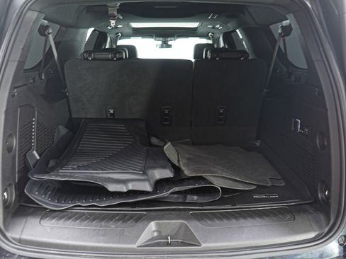 Used 2022 Chevrolet Suburban LT w/ Luxury Package image 11