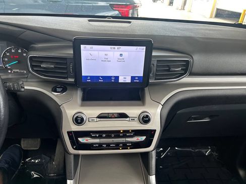 Used 2024 Ford Explorer XLT w/ Equipment Group 202A AWD/4WD image 22