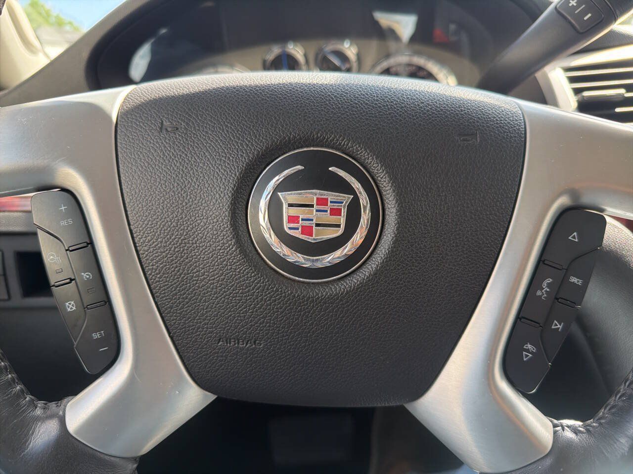 Used 2013 Cadillac Escalade Luxury AWD/4WD image 23