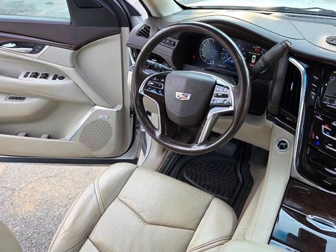 Used 2017 Cadillac Escalade Luxury AWD/4WD image 46