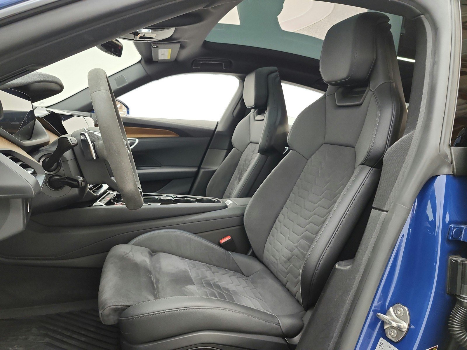 Used 2023 Audi e-tron GT Premium Plus AWD/4WD image 15