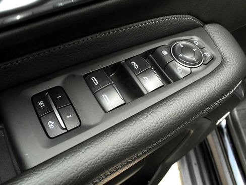 Used 2021 GMC Yukon XL Denali w/ Advanced Technology Package image 10