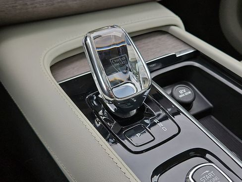 Certified 2023 Volvo XC90 T8 Ultimate image 15