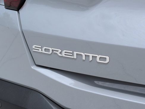 Certified 2025 Kia Sorento S FWD image 16