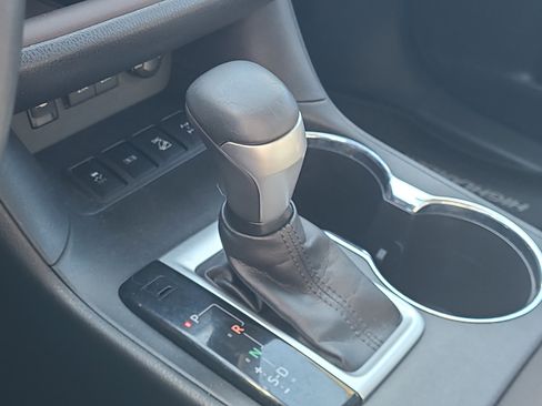 Used 2017 Toyota Highlander LE image 29