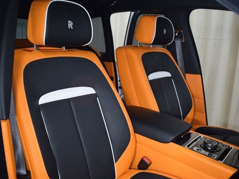 New 2026 Rolls-Royce Cullinan Black Badge image 24