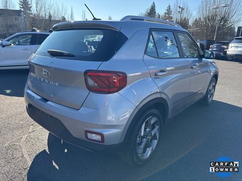 Used 2025 Hyundai Venue SEL image 7