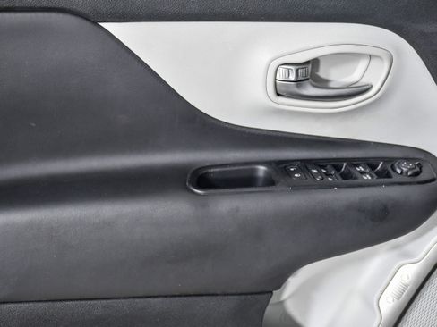 Used 2020 Jeep Renegade Limited image 25