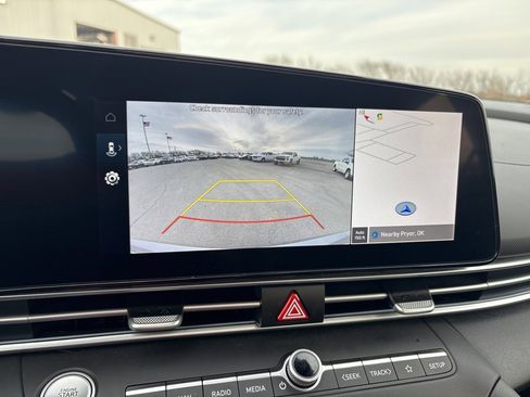 Used 2025 Hyundai Elantra Limited image 21