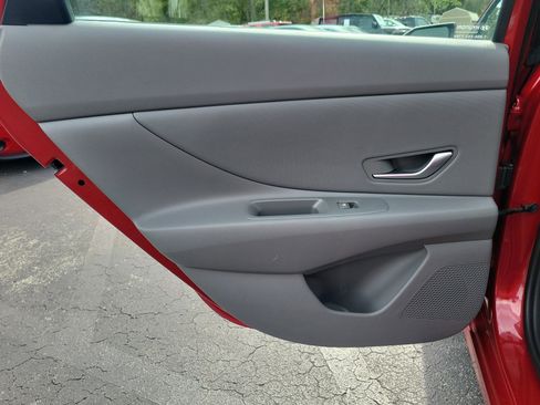 Used 2025 Hyundai Elantra SEL image 25