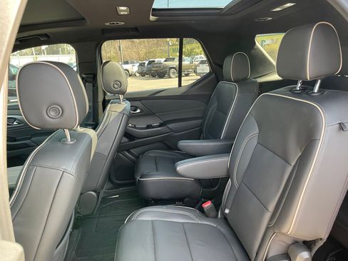 Used 2022 Chevrolet Traverse Premier image 24