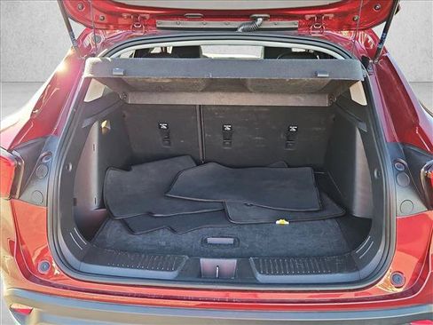 Used 2025 Chevrolet Trax LT FWD image 6