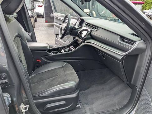 Used 2023 Jeep Grand Cherokee Altitude AWD/4WD image 20