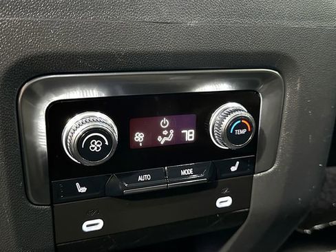 Used 2021 GMC Yukon Denali w/ Denali Premium Package image 28