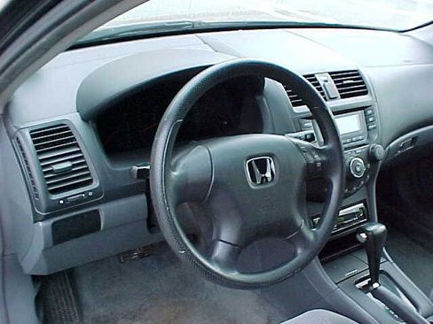 Used 2005 Honda Accord LX image 17