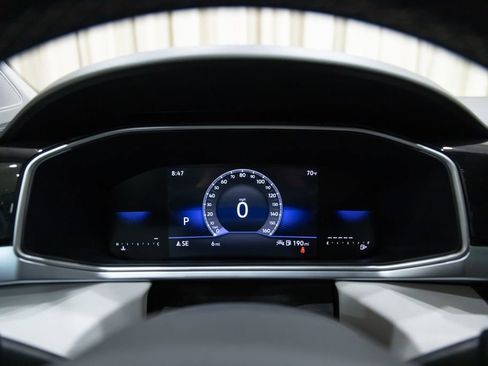 New 2026 Volkswagen Taos SE FWD image 17