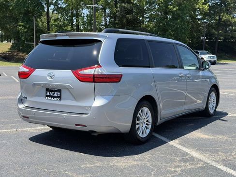 Used 2016 Toyota Sienna XLE w/ XLE Navigation Package FWD image 20