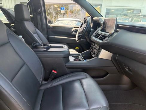 Used 2024 Chevrolet Suburban LT RWD image 6