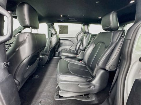 Used 2024 Chrysler Pacifica Limited FWD image 36