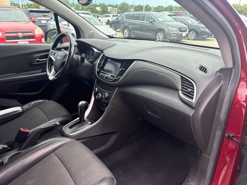Used 2022 Chevrolet Trax LT w/ Driver Confidence Package AWD/4WD image 23