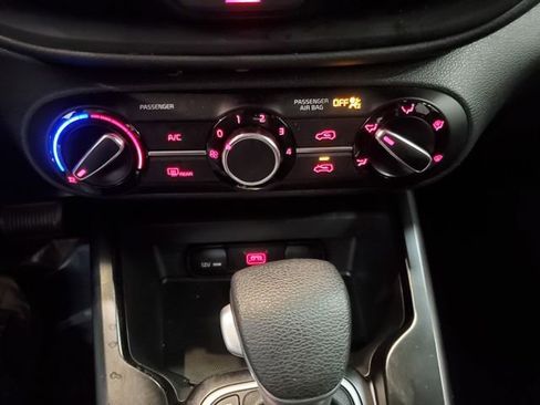 Used 2022 Kia Soul LX image 19