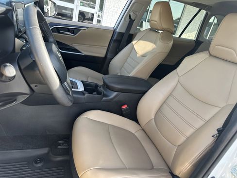 Used 2021 Toyota RAV4 XLE Premium FWD image 10