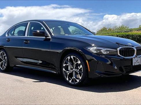 New 2026 BMW 330i Sedan w/ Convenience Package RWD image 2