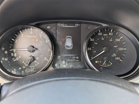 Used 2018 Nissan Rogue Sport SL image 16