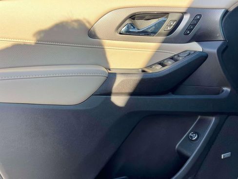 Used 2023 Chevrolet Traverse Premier image 15