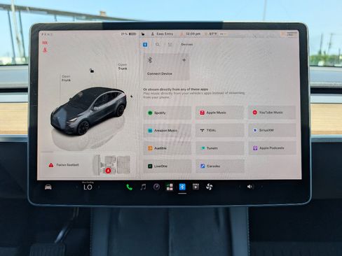 Used 2022 Tesla Model Y Long Range AWD/4WD image 26
