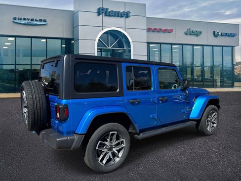 Used 2024 Jeep Wrangler Unlimited w/ Convenience Group AWD/4WD image 2