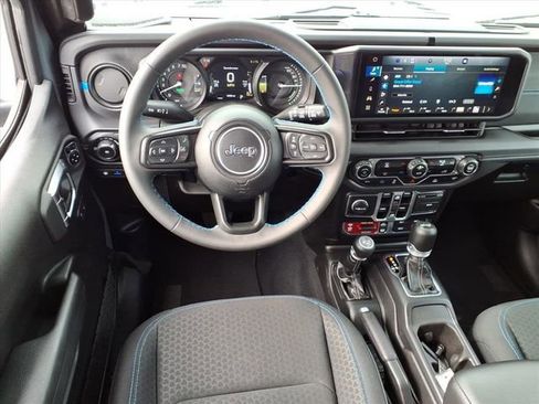 Used 2025 Jeep Wrangler Unlimited Rubicon 4xe AWD/4WD image 14
