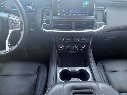 Used 2024 Chevrolet Tahoe LT w/ LT Signature Package RWD image 3
